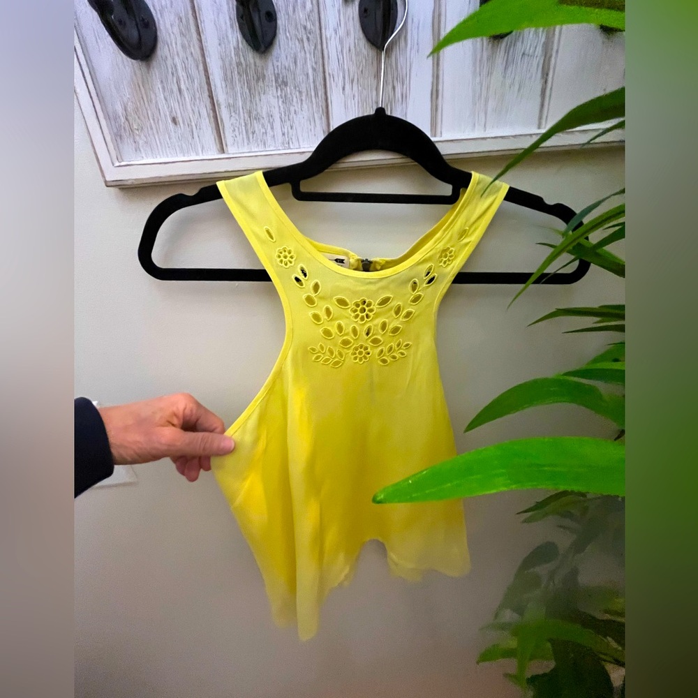 LA Hearts by Pacsun Yellow Sleeveless Top with Floral Cutouts, Size M